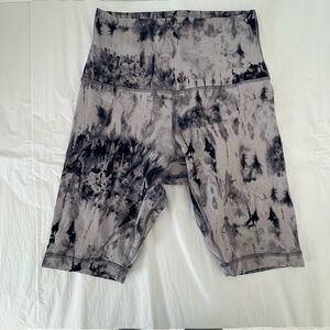 Lululemon | Align Super HR Short 10” Game Day | Sz 8 | Chrome Black Multi | EUC